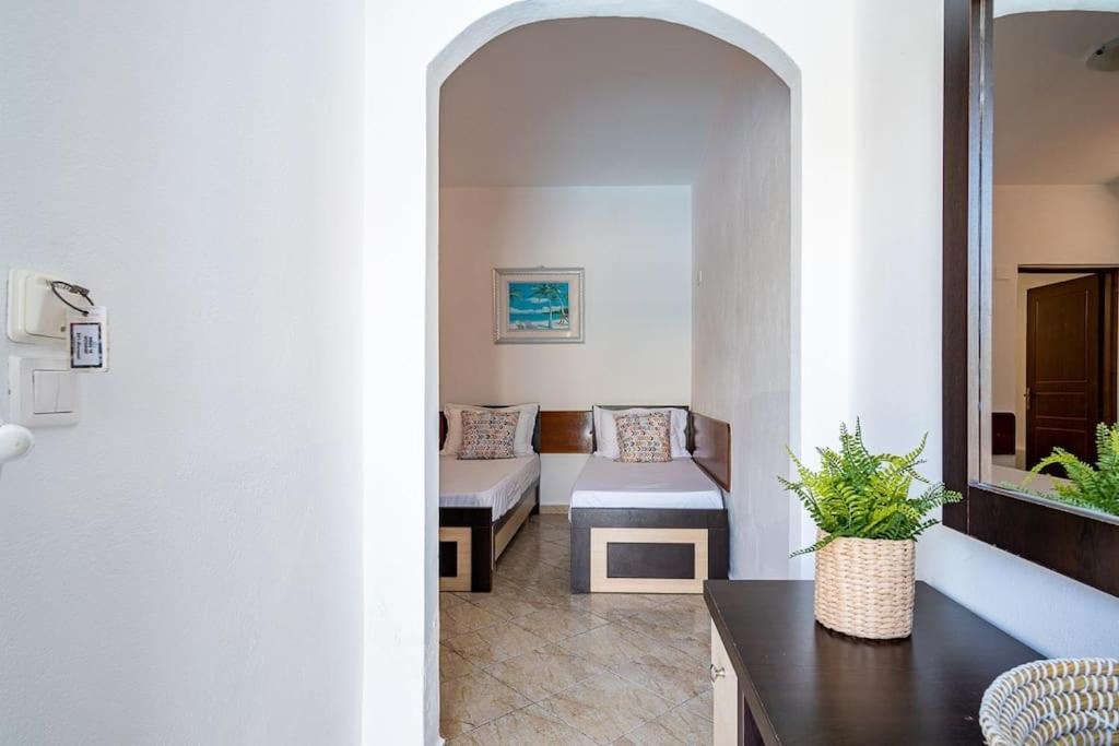 Appartement Goro 10 - Front Pool, Kitchen & Parking *