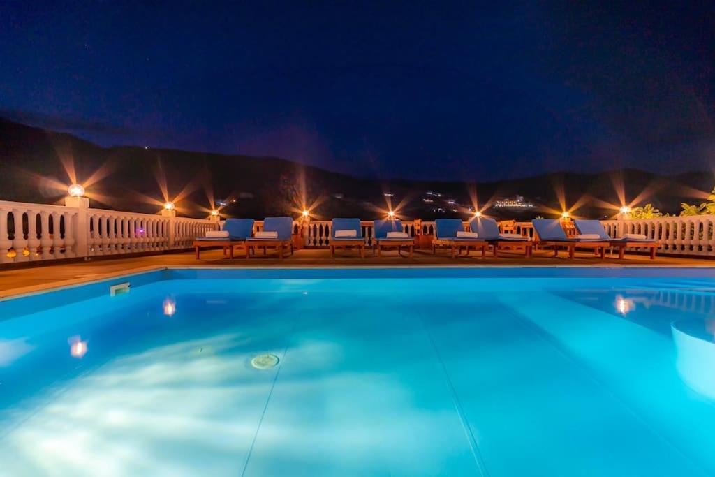 Appartement Goro 10 - Front Pool, Kitchen & Parking