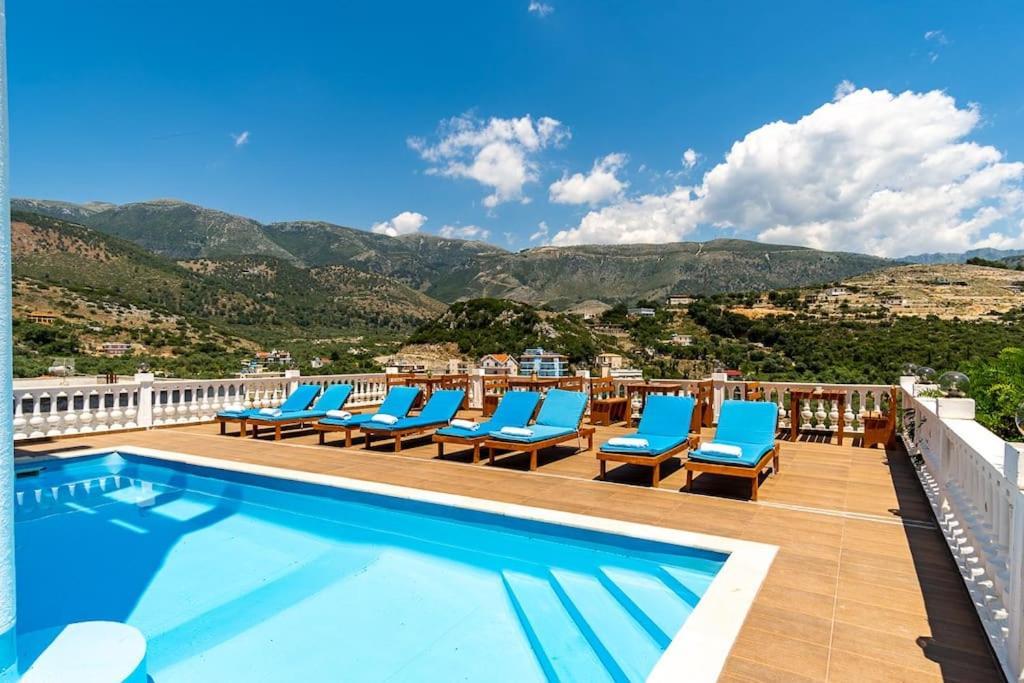 Goro 10 - Front Pool, Kitchen & Parking Himarë