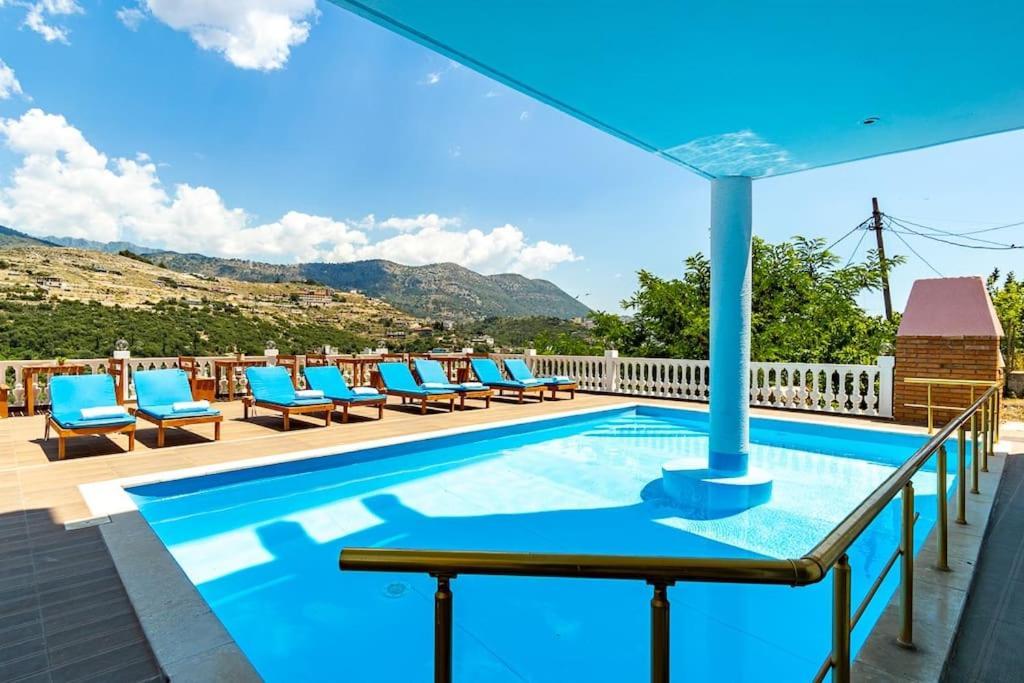 Goro 10 - Front Pool, Kitchen & Parking Himarë