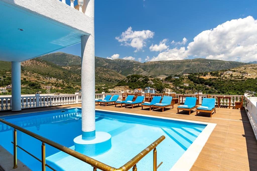 Goro 10 - Front Pool, Kitchen & Parking Appartement *